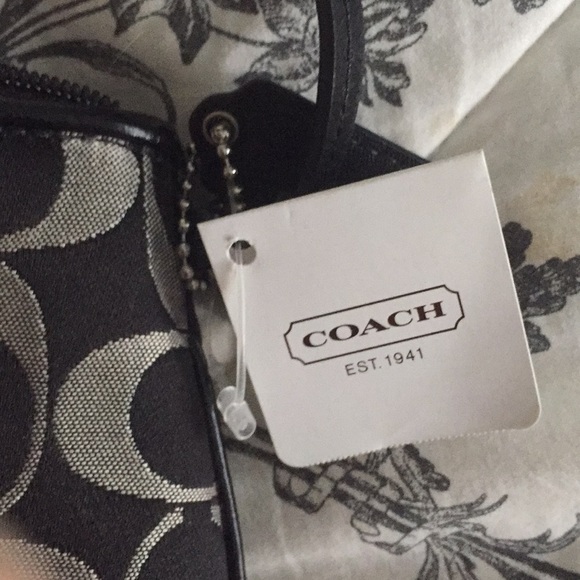 Coach wristlet - Picture 3 of 5